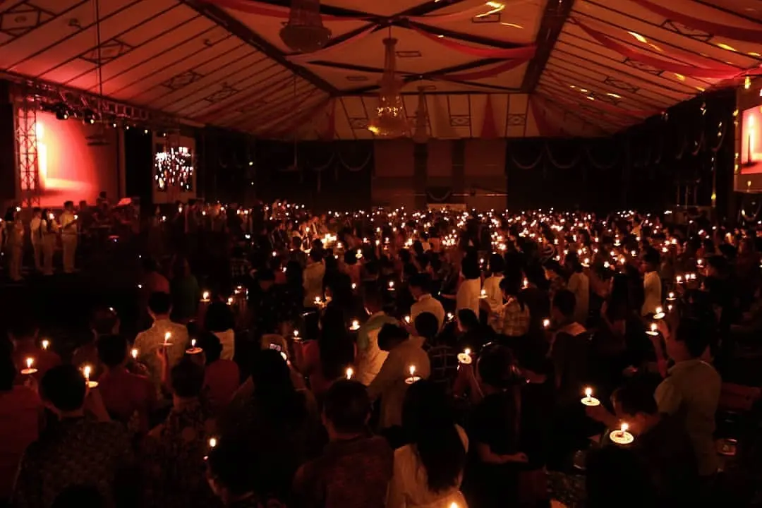 Latar ibadah jemaat HGC